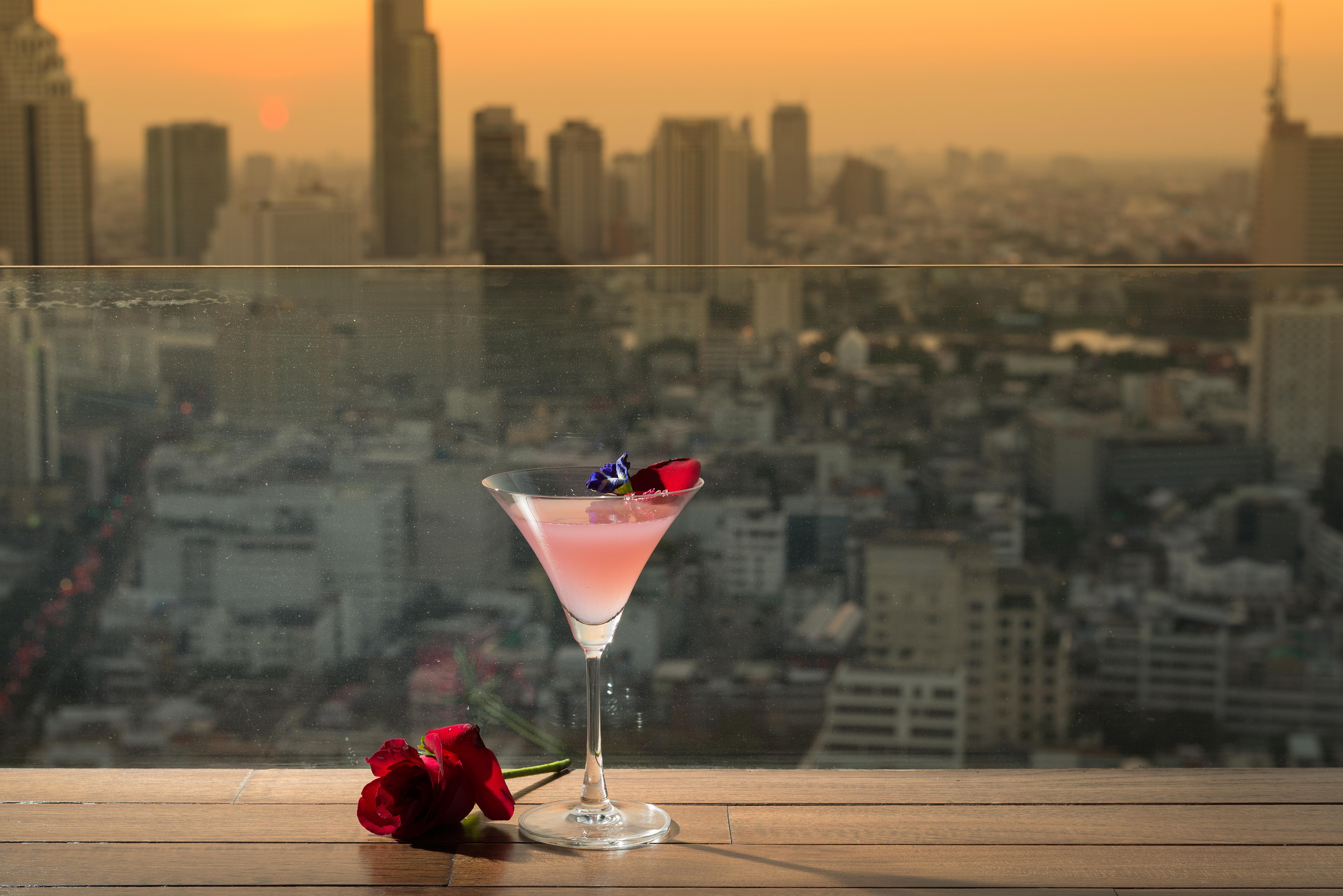 Pullman Bangkok Hotel G Extérieur photo A cosmopolitan cocktail