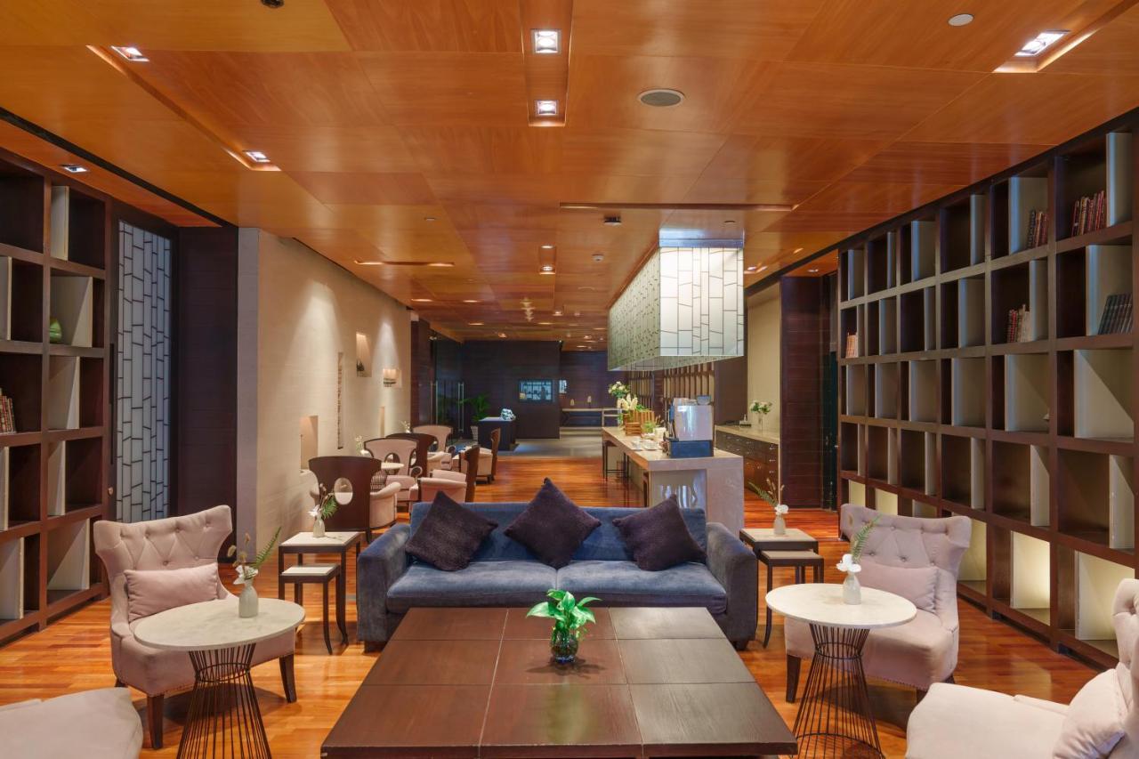 Pullman Bangkok Hotel G Extérieur photo The lounge at the airport