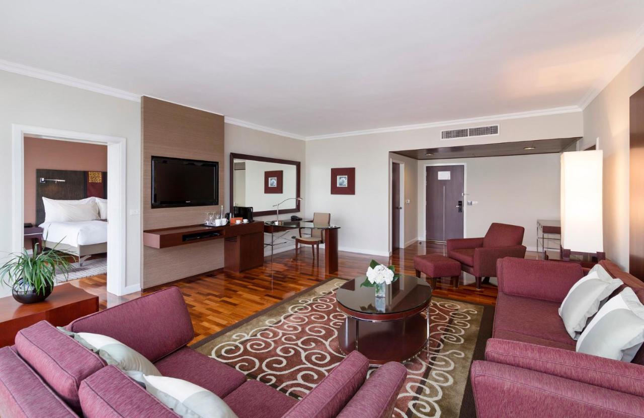 Pullman Bangkok Hotel G Extérieur photo Suite at the Hilton Athens