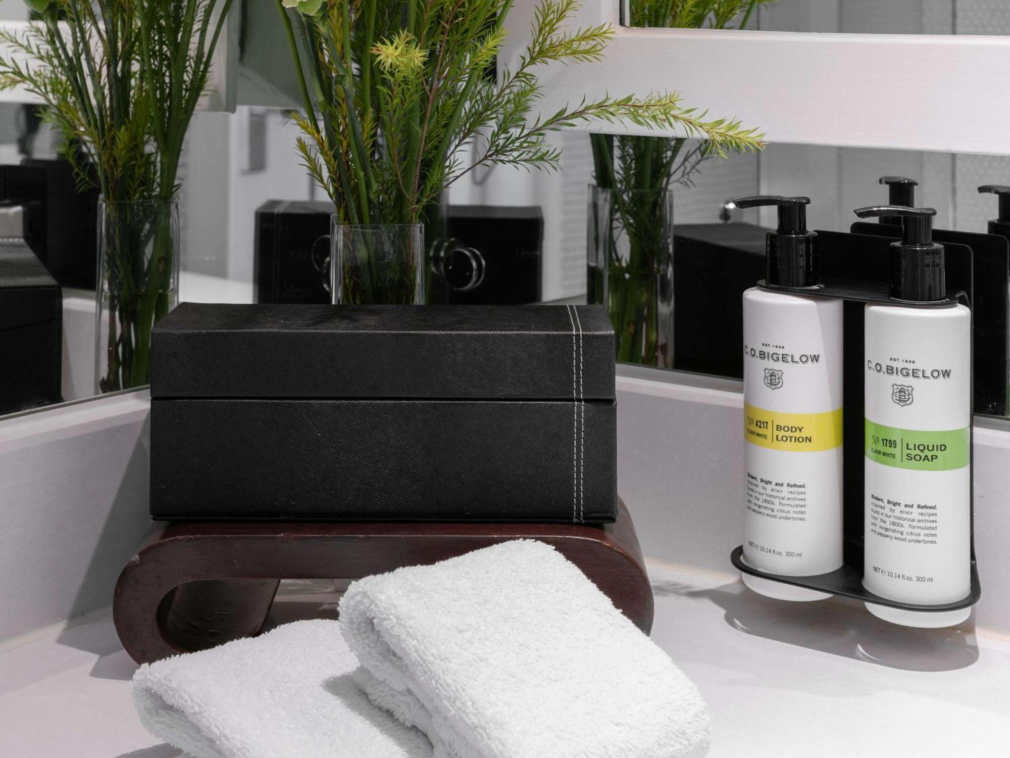 Pullman Bangkok Hotel G Extérieur photo The White Company toiletries