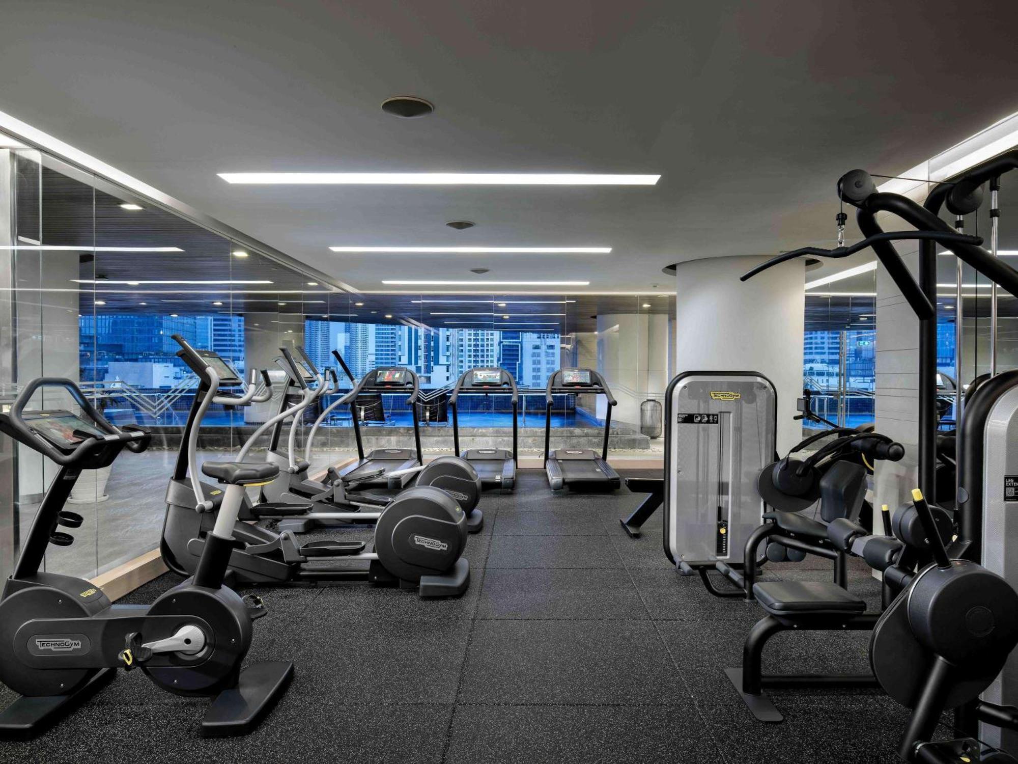 Pullman Bangkok Hotel G Extérieur photo The gym at the hotel