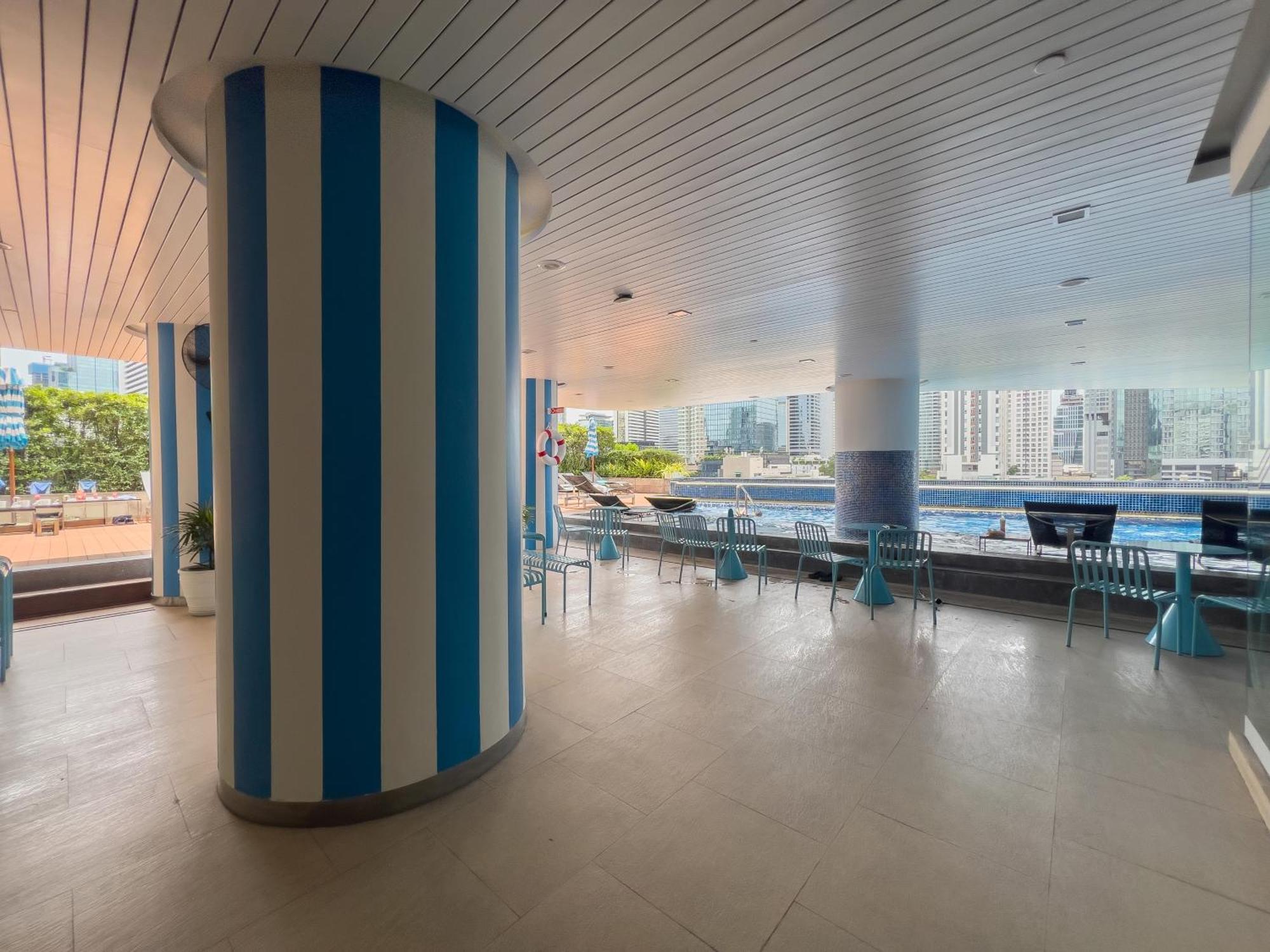 Pullman Bangkok Hotel G Extérieur photo The interior of the pool