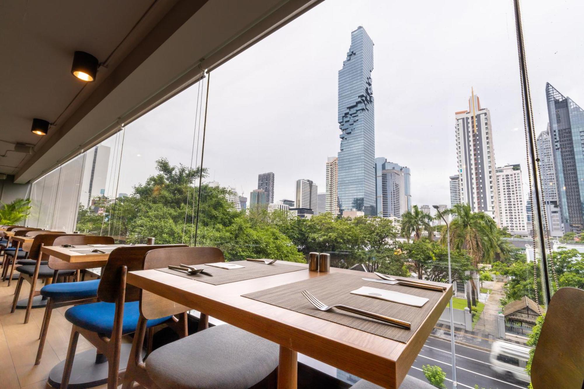 Pullman Bangkok Hotel G Extérieur photo View of the Bangkok skyline from the restaurant