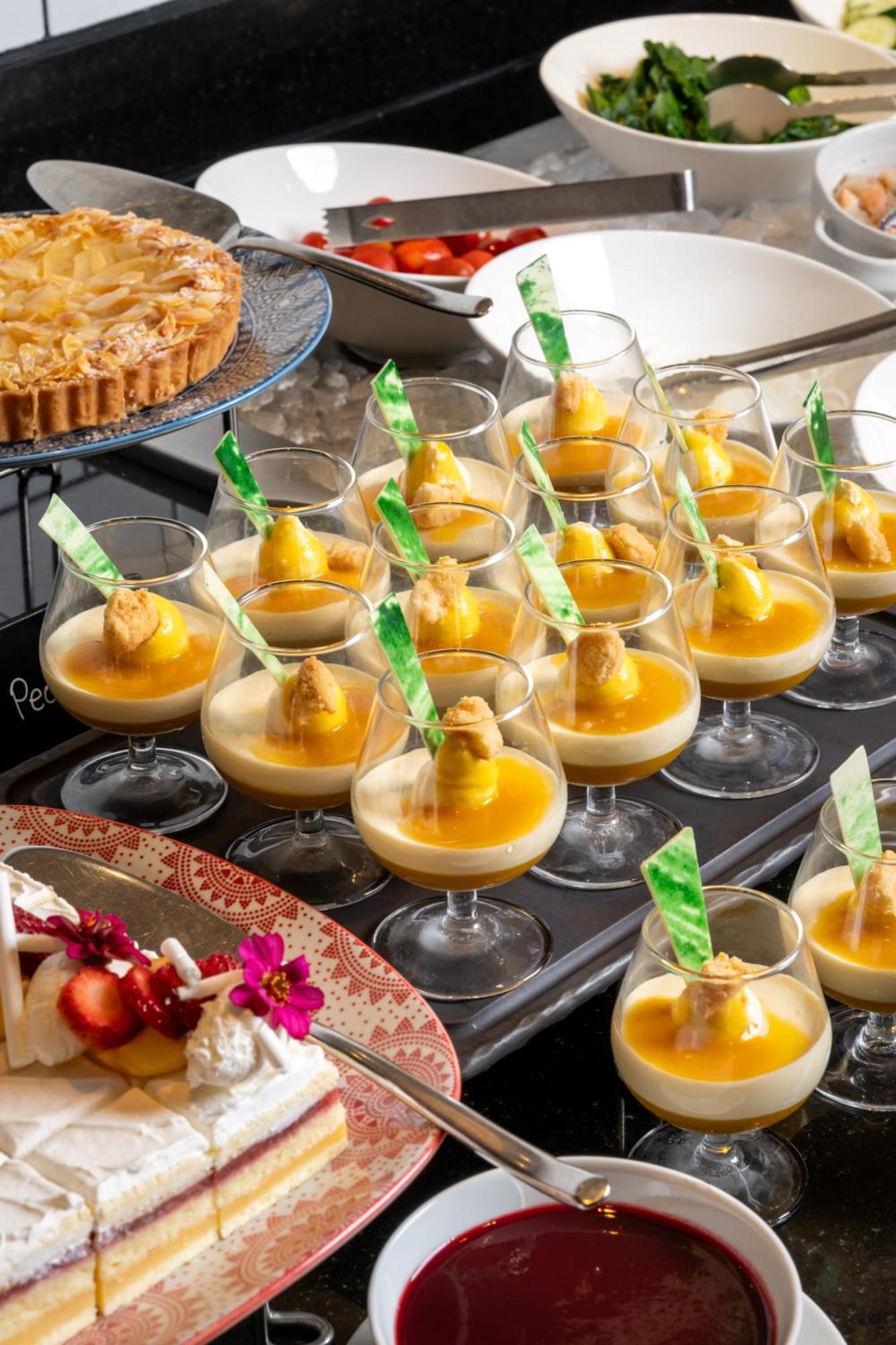 Pullman Bangkok Hotel G Extérieur photo A mango pudding