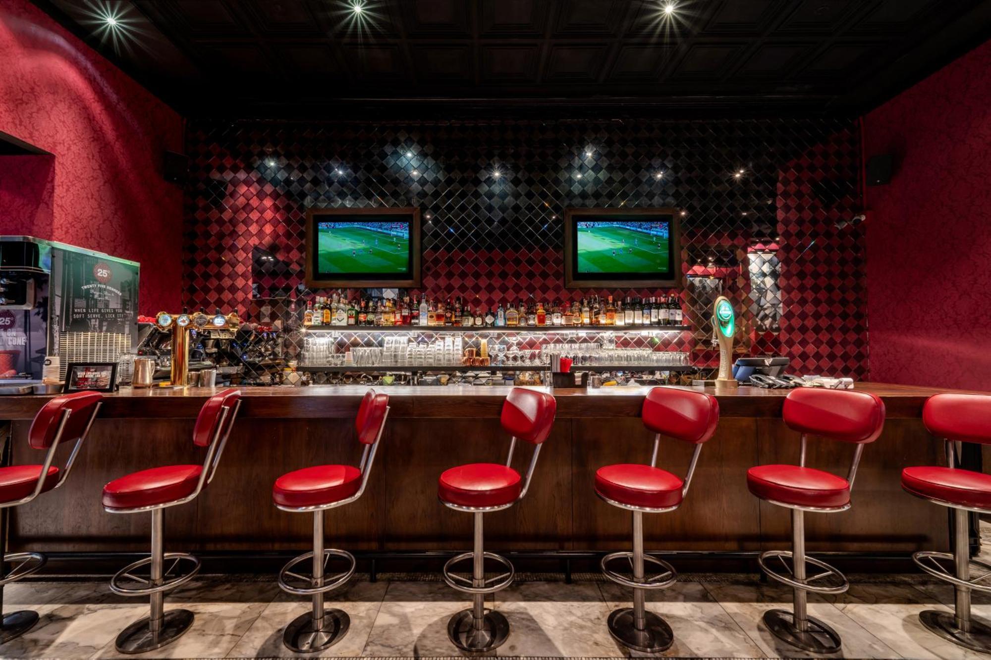 Pullman Bangkok Hotel G Extérieur photo The bar at the 2018 FIFA World Cup